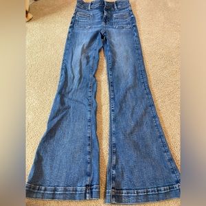 American eagle woman’s bell bottom jeans